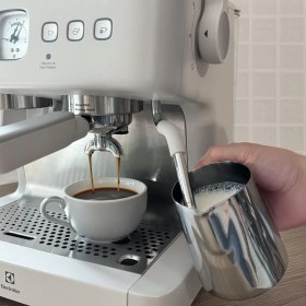 Resim Electrolux E8EC1-8SW Espresso Kahve Makinesi 