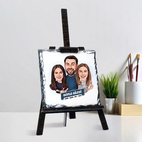 Resim Anne Baba ve Genç Kızları Karikatürlü Şövalye Ayaklı Taş 