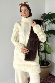 Resim Gülseli Peluş Detaylı Kendinden Çizgi Desenli Tesettür Triko Tunik Krem TZL-P-00020134 