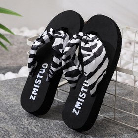 Resim Kadınların Zebra Desenli Terlikleri, Moda Klipsli Parmak Arası Keçe Ayakkabılar, Hafif ve Rahat Açık Hava Plaj Terlikleri 