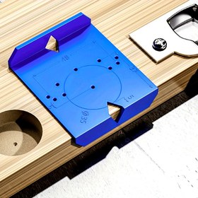 Resim 1 adet Ahşap İşçiliği Dolap Kapısı Menteşe Deliği Bulucu Jig - ABS Plastik Menteşe Matkap Kılavuzu Şablonu, Hassas Menteşe Montajı için Manuel Olmayan Konumlandırma Aracı 