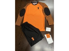 Resim Kaleci Çocuk Forması Turuncu Omuz Kol Sünger Destekli 4 Parça Forma Şort Çorap Bileklik Hediye 