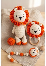 Resim Amigurumi Yenidoğan Turuncu Yeleli Aslan Uyku Arkadaşı , Emzik Zinciri Ve Çıngırak 3'lü Set 
