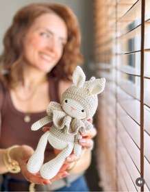 Resim Amigurumi Yakalı Tavşan Oyuncak 