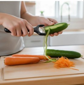 Resim Solingen Çelik Küçük Boy Meyve Sebze Soyacak - Keskin Paslanmaz Soyucu Aparat Çok Renkli 