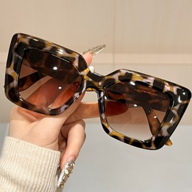 Resim 1 adet Kadınlar için Büyük Kare Çerçeve Moda Gözlükleri - Klasik Dikdörtgen Tasarım ile Sedef Deseni, Dayanıklı Plastik ve PC Lensler, Hafif ve Şık Müzik Festivalleri, Günlük Giyim ve Moda Aksesuarları için, Festival Gözlükleri, Festival Modası, Klasik Stil, Polikarbonat Lensler, Sevimli Gözlükler, Festival Sevginleri 