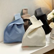 Resim 1 Adet Kadınlar İçin Günlük Kullanım ve Alışveriş için Geniş, Açık Üstlü Polyester Çanta - Sabit Omuz Askılı, Çok Renk Seçeneği (Koyu Kahverengi/Mavi Beyaz/Siyah), Açık İşlemeli Tasarım, Hafif Yapı 