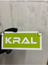 Resim Yeşil Renk Üzeri Beyaz Renk Kral Yazılı Vantuzlu Cam Süsü 