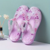 Resim Kadınlar için Hafif Kaymaz Yazlık Terlikler - Pembe Çiçekli Kelebek Desenli PVC Kapalı Burunlu Sandaletler, Nefes Alabilen Delikli Üst, Plaj ve Dış Mekan Aktiviteleri İçin Esnek Taban 