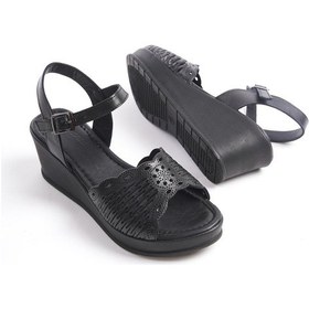 Resim Büyük Numara Kadın Deri Dolgu Taban Lazer Süslemeli Sandalet 001 