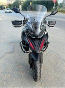 Resim Motocam Qj Srt 800 X Siperlik Ön Cam 2023 2024 Model 61cm Şeffaf Renkli 4mm Uzun Cam 