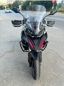 Resim Motocam Qj Srt 800 X Siperlik Ön Cam 2023 2024 Model 61cm Şeffaf Renkli 4mm Uzun Cam 