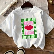 Resim Kadınlar İçin Kısa Kollu Rahat Kesim Bisou Bisou Yazılı ve Kırmızı Dudak Desenli, Çizgili Vurgulu Açık Gri Tişört - Yumuşak Nefes Alabilen Kumaş, Makinede Yıkanabilir, Her Mevsime Uygun, Eğlenceli Grafikli Üst, Konforlu Fit T-Shirt 