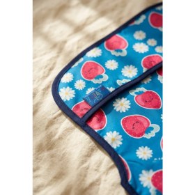 Resim Babydonat Berry Joy Sıvı Geçirmez Cepli Bebek Mama Önlüğü - Mavi Çilek ve Papatya Desenli, Leke Tutmaz Ek Gıda Önlüğü 6-24 Ay 