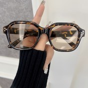 Resim Kadınlar ve Erkekler için Klasik Kare Moda Gözlükleri - Vintage Tarz, Açık Renkli Çerçeveli, Şeffaf Lensli, Hafif ve Dayanıklı, Günlük Giyim için Mükemmel, Minimalist Gözlükler, Dayanıklı Plastik 