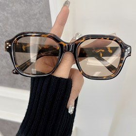 Resim Kadınlar ve Erkekler için Klasik Kare Moda Gözlükleri - Vintage Tarz, Açık Renkli Çerçeveli, Şeffaf Lensli, Hafif ve Dayanıklı, Günlük Giyim için Mükemmel, Minimalist Gözlükler, Dayanıklı Plastik 