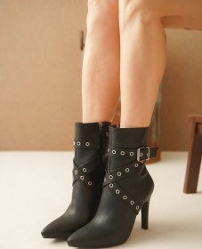 Resim Atye Siyah Cilt Topuklu Bot Resimdeki Renk 