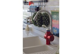 Resim Kırmızı Elektrikli Ani Su Isıtıcı, Termal Şofben ve Musluk, Pratik ve Şık Tasarım 