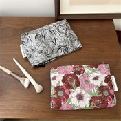 Resim Floral Butterfly Makyaj Çantası - Canlı Pembe, Kırmızı ve Beyaz Çiçeklerle Şık Seyahat Kozmetik Organizatörü, Kadınlar İçin Bej Polyester Pouch, Cilt Bakımı ve Tuvalet Malzemeleri Depolama İçin Mükemmel, Kelebek Dekoru 