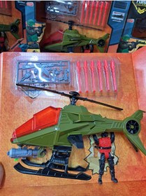 Resim ALYTOYS Atak Helikopter Askeri Yeşili Roket Atarlı Pervaneleri Dönüyor Pilot Kabin Açılıyor 32x30cm Askerli 