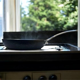 Resim Tuna House Granit Kapaksız Tava 28 Cm Siyah 