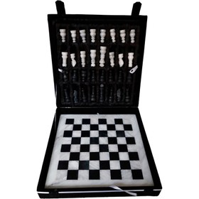 Resim "Siyah Beyaz Doğal Oniks Satranç Seti - El Yapımı ve Hediye Kutulu Zarif Tasarım" - 20 cm. 