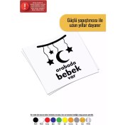 Resim Arabada Bebek Var Ay Yıldızlı - Araç, Oto, Laptop, Duvar Uyumlu Sticker 15*21 cm 