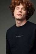 Resim Orta Lacivert Bisiklet Yaka Nakışlı Pamuklu Sweatshirt Kigili