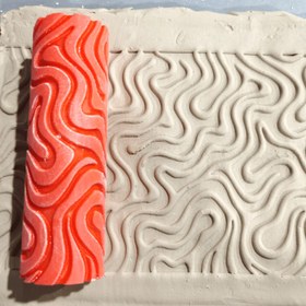 Resim Kıvırcık Desenli Oklava - Kırmızı-Turuncu & Gri kıvrım desenleri, Polimer Kil, Takı Yapımı, Scrapbooking, Mum ve Sabun İşçiliği için - Kesme Makineleriyle Uyumlu - Hassas Damga İzleri için Dayanıklı Plastik Rulo - Başlangıç Seviyesi ve Profesyonel Sanatçılar İçin İdeal, Scrapbooking Malzemeleri, Soyut Desenler, Sağlam Yapı, DIY Tutkunları 