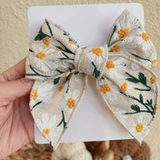 Resim 1 adet Çiçekli Nakışlı Papatya & Okaliptüs Büyük Fiyonk Saç Tokası - Beyaz Polyester Kumaş, Kadınlar ve Kızlar için Şık Saç Aksesuarı, Zarif Saç Tokası | Dekoratif Saç Tokası | Dokulu Fi 