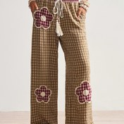 Resim Kadınların Çiçek Pantolonları - Bej & Kahverengi Plaid Pantolonlar, Bağcıklı Bel, Rahat Kesim Düz Bacaklı Pantolonlar, Günlük & Resmi Kıyafetler İçin, Bahar/Sonbahar/Yaz Rahat Pantolonlar (Kemer Gerektirmez), Mevsimlik Moda, Rahat Siluet, Konforlu Malzeme, Şık Alt Kısımlar, Moda Severler, Sonbahar Gardırop, Nefes Alabilen Kumaş, Moda Bilincinde Kadınlar 
