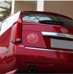 Resim Sones Kafatası Desenli Dairesel Şekil Parlayan Metal Araba Ücretsiz Etiket Kırmızı 