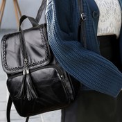 Resim AOXUNDIY Unisex Siyah Sırt Çantası - Ayarlanabilir Omuz Askılı ve Püskül Detaylı Hafif Dokuma Tasarım, Solmaya Karşı Dirençli Polyester Astar, Seyahat & Günlük Kullanım için Fermuar Kapatma, Solmayan Malzeme 