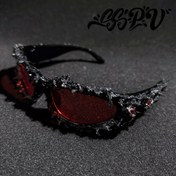 Resim SSPV El Yapımı Gotik Gözlük - Siyah Çerçeve & Kırmızı Lens, Kostüm Partileri, Cadılar Bayramı ve Karnaval için Dramatik Aksesuar, Benzersiz Moda Parçası, Goth Aksesuarları, Cesur Tasarım, El İşi Ürünü, Şık Çerçeveler, Cosplay Tutkunları İçin 