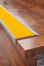 Resim Zemin Market Kaydırmaz Aluminyum Basamak Köşe Profili (1,5 Metre) 