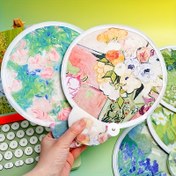 Resim Elegant Mini Katlanabilir Çiçekli Yağlı Boya Fanı - Hafif, Taşınabilir, Yansıtıcı Yüzey, Kumaş Malzeme, Ev Dekoru ve Yaz Hediyesi için Botanik Sanat Tasarımı, Ev Dekoru Fanı | Sanatsal Fan Tasarımı | Hafif Fan, Çiçek Dekoru 