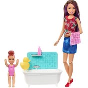 Resim Barbie Bebek Bakıcısı Bebeği Minik Bebekler ve Banyo Aksesuarları 