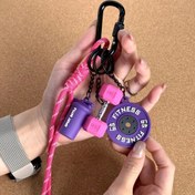 Resim Yaratıcı tasarım şık kontrast renkli spor tarzı kolye, fitness aksesuarı, yazlık anahtarlık, jimnastik barbell dambıl su şişesi süsü, çanta charm'ı, erkek ve kadınlar için uygun, 2 farklı stil seçeneği 