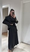 Resim Siyah Pileli Midi Boy Kloş Etek 