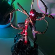 Resim Marvel Örümcek Adam Koleksiyonluk Figürü - Detaylı Ağ Desenleri ve Altın Vurguları ile El Yapımı PVC Heykel, Araba, Masa Dekoru veya Noel veya Doğum Günü Hediyesi için Mükemmel 