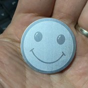 Resim GongtuShop Gülümseme Stili mm Lazer Desenli Metal Plaka Disk Demir Levha Mıknatıs Cep Telefonu Tutucu Için Demir Plaka Etiket Araç Telefonu Tutacağı Için (Yurt Dışından) 