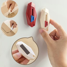 Resim 1/3 Güvenli ve Taşınabilir Makas Kutu Kesici, Hassas Açma Aracı--Otomatik Geri Dönüş, Manyetik Buzdolabı Mıknatısı, Paketler, Mektuplar ve Zarfları Almak ve Koymak İçin Uygun, Ev ve Ofis İçin Uygun, Ofis Kırtasiye ve Paket Açma 