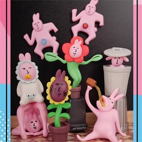 Resim 1 Adet Pembe Tavşan Soyut Seri Mini Gizem Kutusu PVC Heykelciği - Eğlenceli Pozlar ve İfadelerle Karikatür Tarzı Koleksiyonluk Heykel, Elektrik Gerektirmeyen İç/Dış Mekan Dekoru, Tavşan Figürü, Benzersiz Süsleme, Çekici Tasarım 