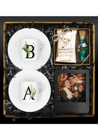 Resim Kişiye Özel İkili Türk Kahvesi Fincanı Seti & Türk Kahvesi & Çakıl Taşı Çikolata & Fotoğraf Çerçevesi Seti 