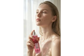 Resim Cosmolive Vücut Spreyi Body Mist | Gold Angel | Vanilla Wood | Kadın | Işıltılı | Nemlendirici | 250 ml 