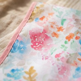 Resim Babydonat Flora Bloom Sıvı Geçirmez Cepli Bebek Mama Önlüğü - Suluboya Çiçek Desenli Premium Mama Önlüğü 6-24 