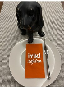 Resim Gümüş Yaldızlı Turuncu İyi Ki Doğdun Baskılı Garson Katlama Peçete 16 Adet 