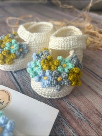 Resim seraskids El Örgüsü Krem Rengi Çiçek Demeti Kız Bebek Ayakkabı Patik Ve Bandana Set 