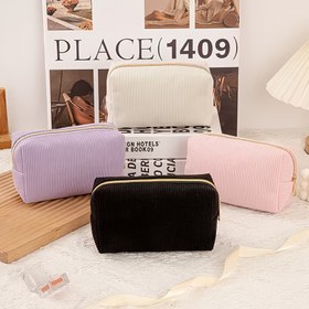 Resim 1pc Honey Girl Büyük Kapasiteli Kozmetik Çantası, Geniş Açıklığı Olan Şık Seyahat Depolama Pocu, Kimyasal Lif Malzemesi, Baskısız Tasarım, El Yıkamalı - Siyah, Bej, Hafif Mor, Pembe Renklerde Mevcuttur 
