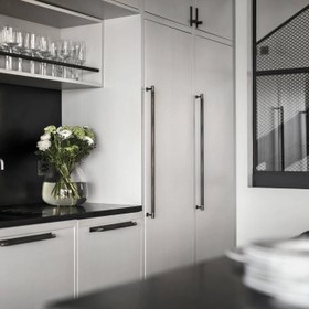 Resim Closet Bar / Cross - Smoked Bronze 
